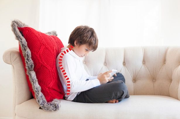 New gadget on Kickstarter stops tech neck in kids